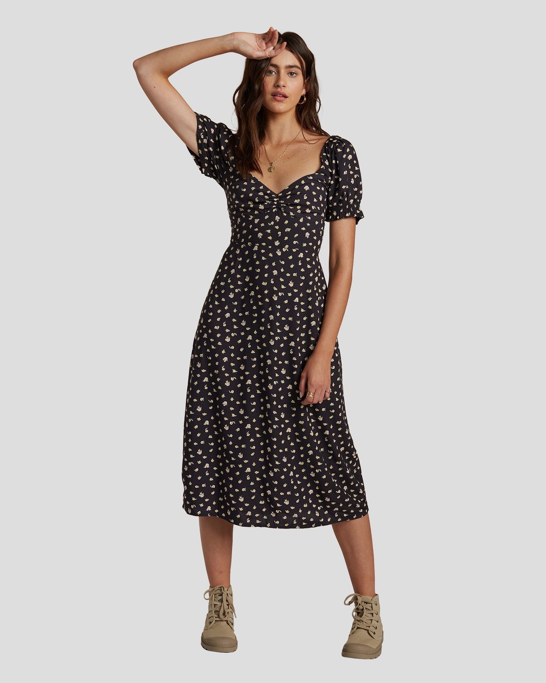 can you wear sneakers with dresses