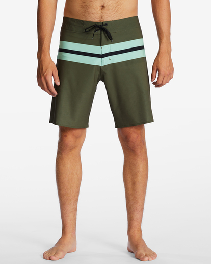 2 Momentum Airlite - Performance-Boardshorts für Männer Grün ABYBS00381 Billabong