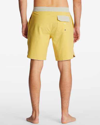 4 73 Lo Tide - Calções de banho pelo joelho para Homem Amarelo ABYBS00401 Billabong