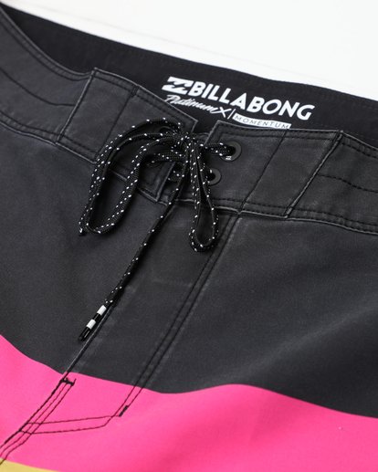 3 Momentum X Short 17'' Boardshorts Black L1BS06BIF8 Billabong