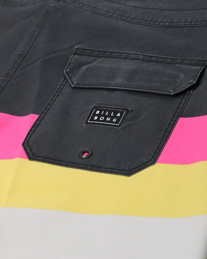 4 Momentum X Short 17'' Boardshorts Black L1BS06BIF8 Billabong