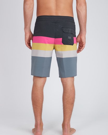 7 Momentum X Short 17'' Boardshorts Black L1BS06BIF8 Billabong