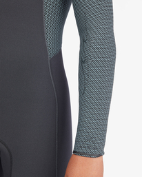 10 Boy's 3/2 Revolution Chest Zip Full Wetsuit Black ABBW100123 Billabong