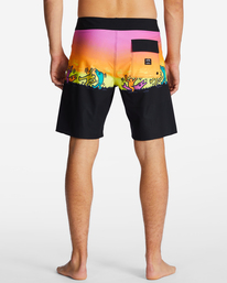 4 Keith Haring Dolphin Dance Airlite - Performance-Boardshorts für Männer Mehrfarbig ABYBS00367 Billabong