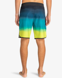 billabong, 73 Fade Pro - Performance-Boardshorts für Männer, BLACK (0019) 73 Fade Pro - Performance Board Shorts for Men EBYBS00105
