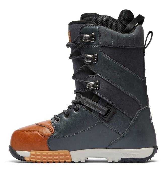snowboard boots lace up