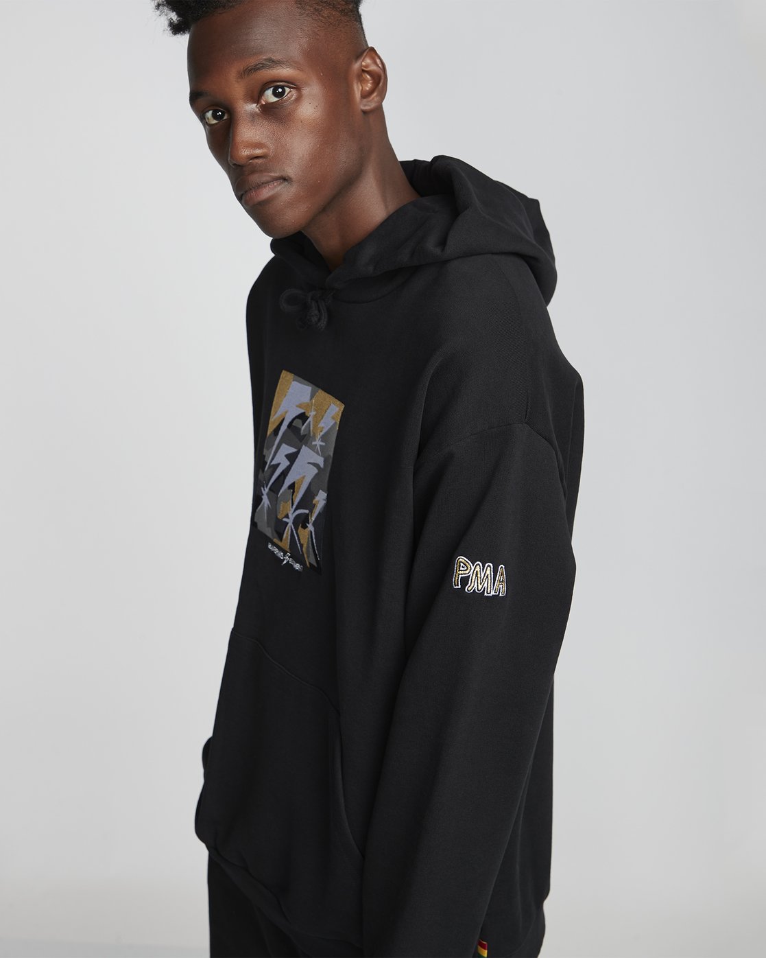 t shirt a capuche pour homme