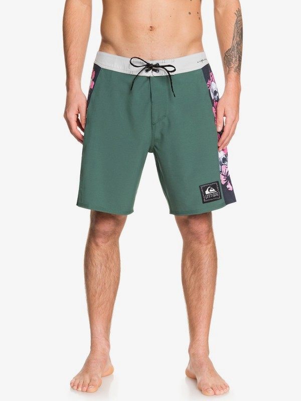 quiksilver, Highline Skull Chain 18" Boardshorts, GARDEN TOPIARY (grt0) 0 Highline Skull Chain 18" Boardshorts Green EQYBS04219 Quiksilver