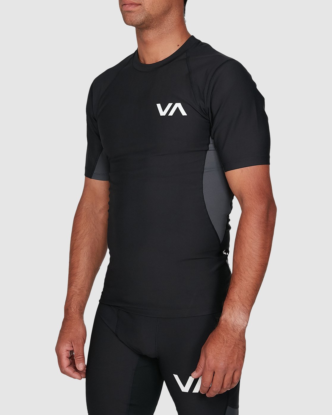 COMPRESSION SHORT SLEEVE SHIRT 9352315327992 RVCA