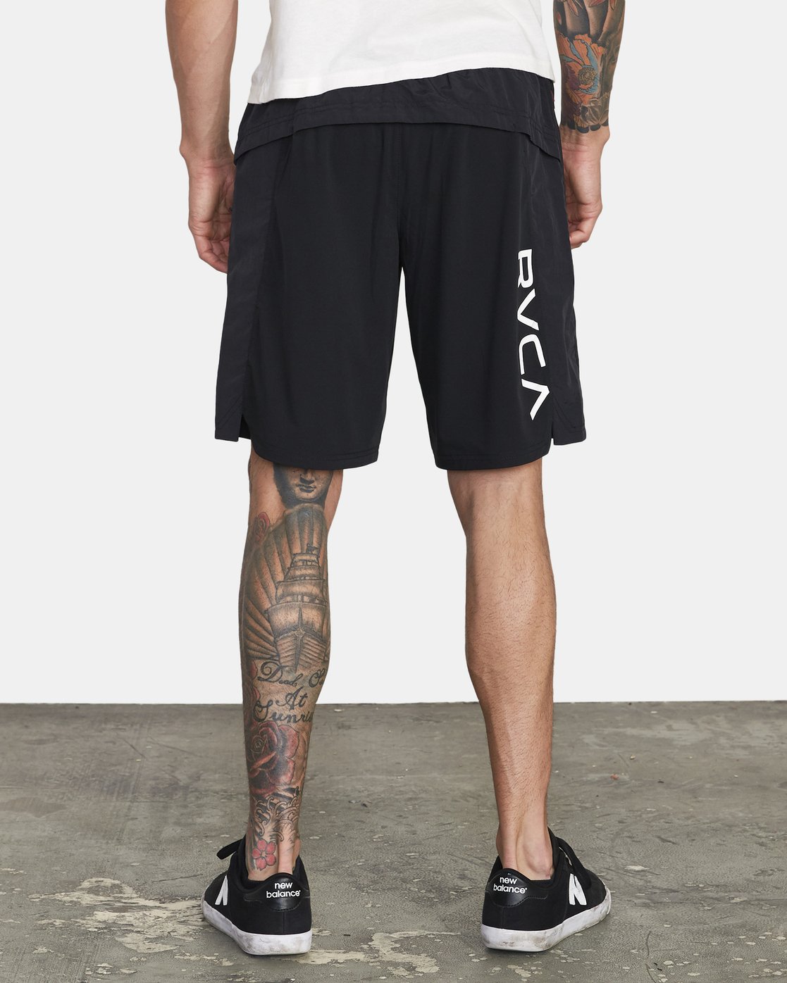 YOGGER FLEX WORKOUT SHORTS 18&quot; V2123RYA RVCA