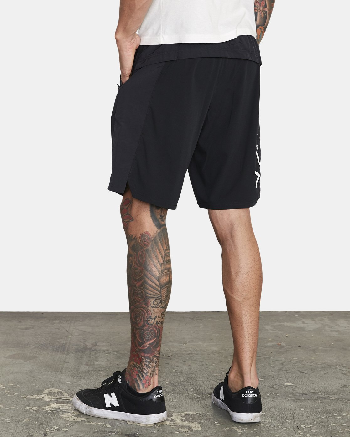 YOGGER FLEX WORKOUT SHORTS 18&quot; V2123RYA RVCA