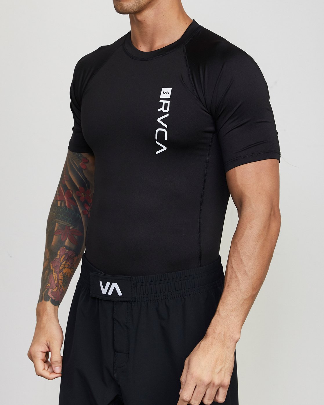 RVCA REVERT RASHGUARD SS VR01VRRR RVCA