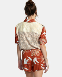 Daze - Elastische Shorts für Frauen