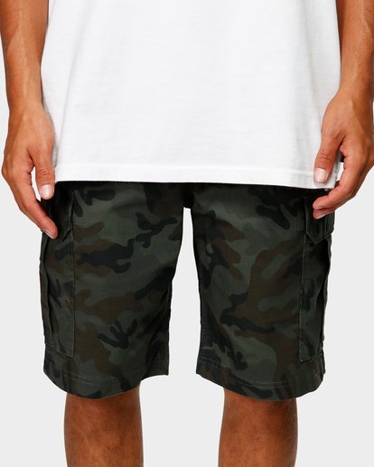 Green camo hot sale cargo shorts