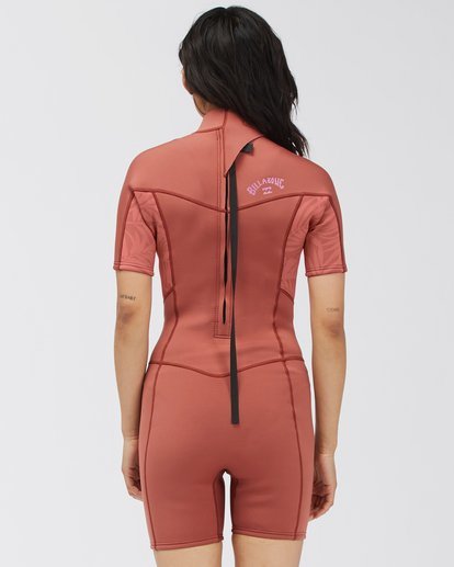 1 2/2mm Synergy - Kurzärmliger Springsuit mit Reißverschluss am Rücken für Frauen Rot C42G58BIP2 Billabong