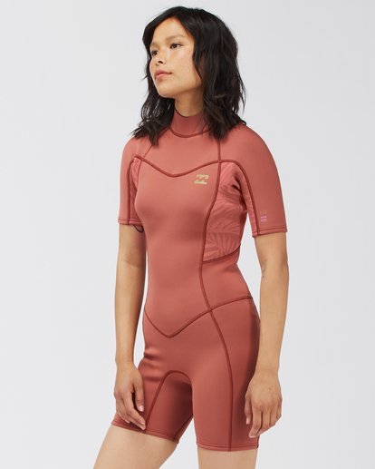 2 2/2mm Synergy - Kurzärmliger Springsuit mit Reißverschluss am Rücken für Frauen Rot C42G58BIP2 Billabong