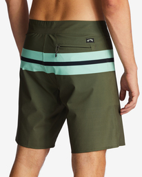 6 Momentum Airlite - Boardshort Performance pour Homme Vert ABYBS00381 Billabong