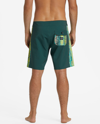 6 D Bah Ciclo Pro Performance 18" Boardshorts Yellow ABYBS00386 Billabong
