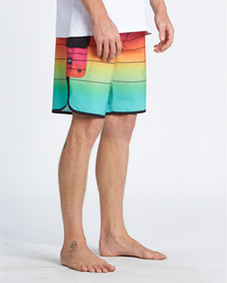 3 73 Stripe Pro 20" 2022 - Gestreifte Boardshorts für Herren Rosa S1BS36BIP0 Billabong