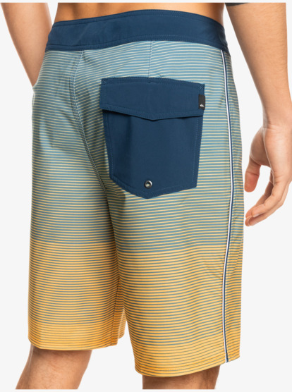 Surfsilk Massive 20" - Boardshorts for Young Men  EQYBS04661