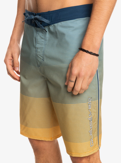 Surfsilk Massive 20" - Boardshorts for Young Men  EQYBS04661