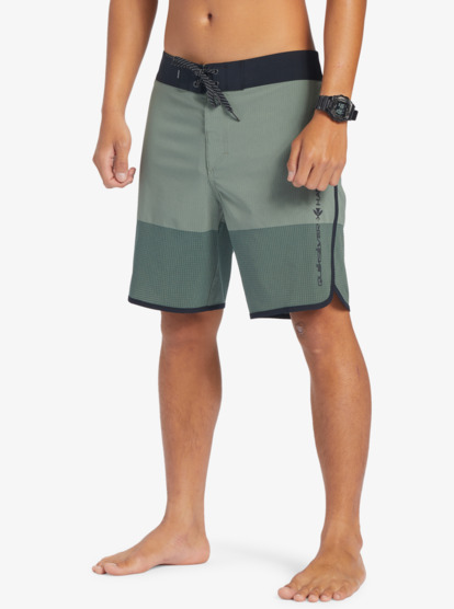 Highlite Scallop 19" - Board Shorts for Men  EQYBS04761