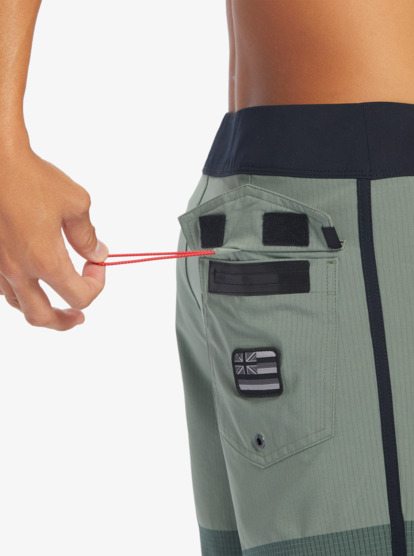 Highlite Scallop 19" - Board Shorts for Men  EQYBS04761