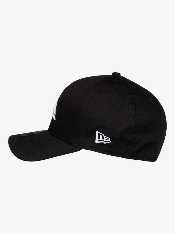 black stretch fit hat