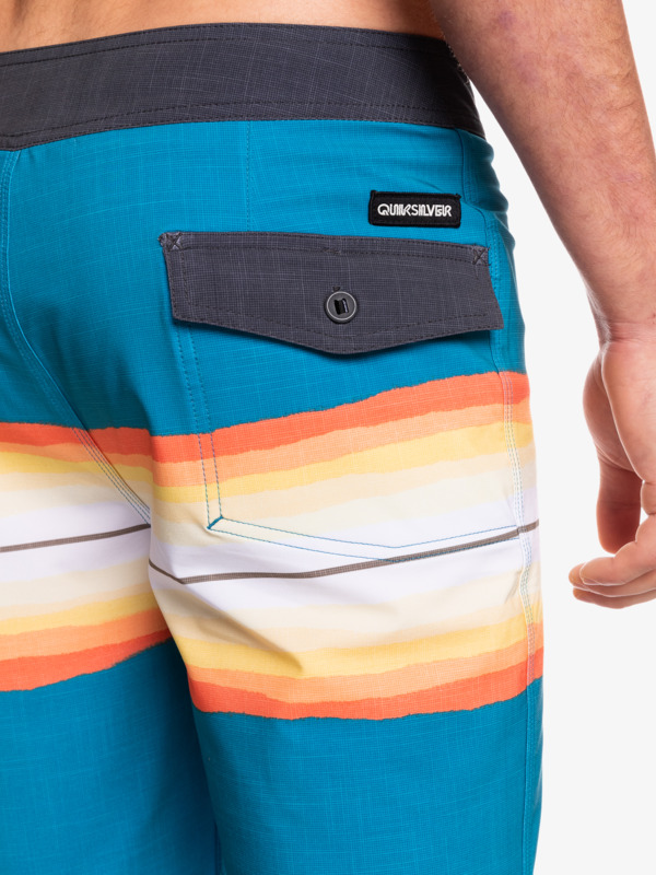 Surfsilk Resin Tint 19" 2022 - Board Shorts for Men  EQYBS04657