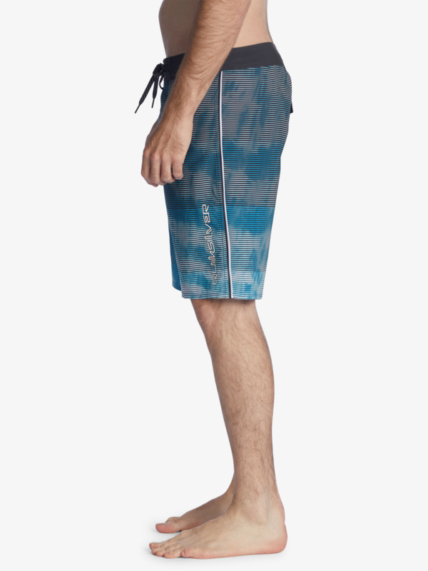 Surfsilk Massive 20" - Boardshorts for Young Men  EQYBS04661