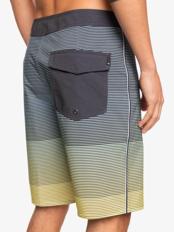 Surfsilk Massive 20" - Boardshorts for Young Men  EQYBS04661