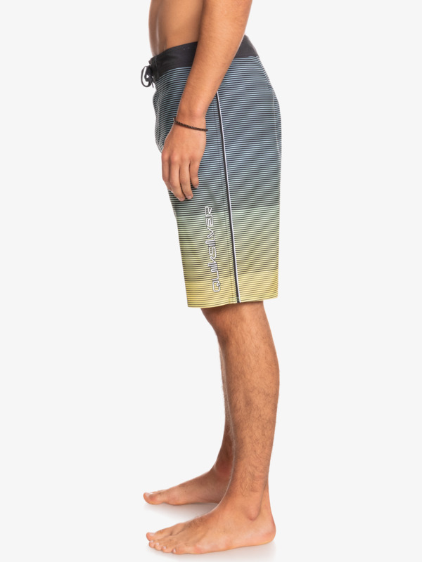 Surfsilk Massive 20" - Boardshorts for Young Men  EQYBS04661