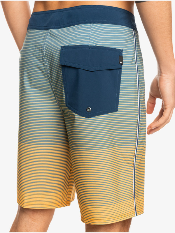 Surfsilk Massive 20" - Boardshorts for Young Men  EQYBS04661