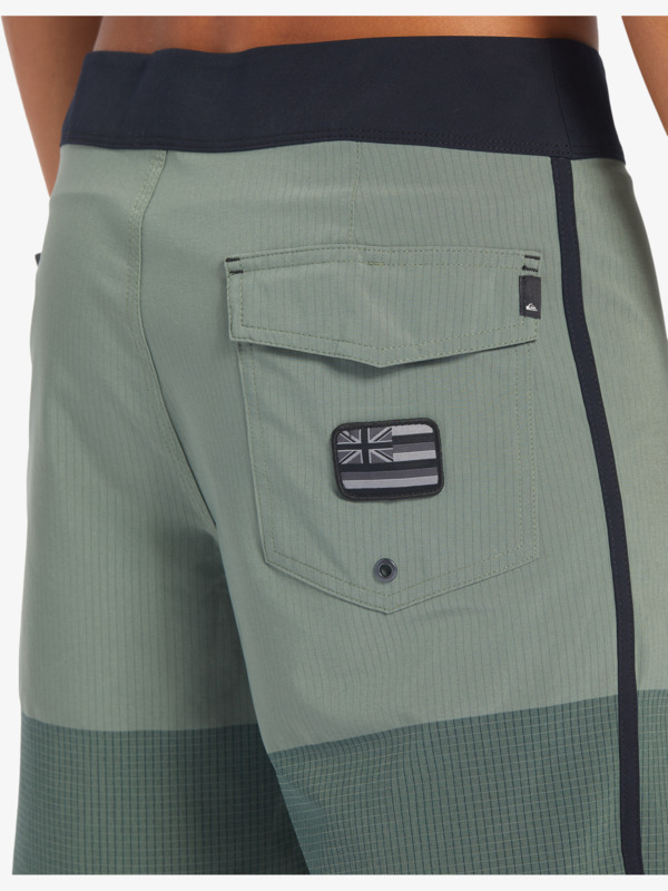Highlite Scallop 19" - Board Shorts for Men  EQYBS04761