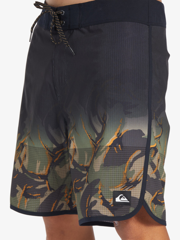 Highlite Scallop 19" - Board Shorts for Men  EQYBS04761