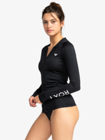 1 New Essentials Hooded Long Sleeve Zip-Up Rashguard Black ERJWR03697 Roxy