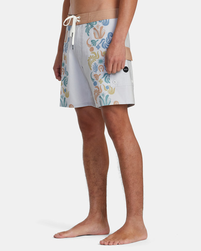 4 Strider Trunks 17" White AVYBS00274 RVCA