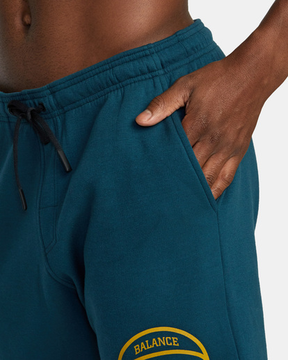 6 Sport Elastic Waist Walkshorts IV 19" Blue AVYWS00135 RVCA