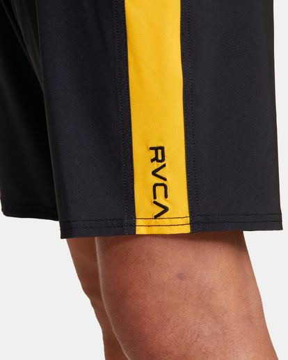 8 Apex Boardshorts 18" Black M1042RLT RVCA