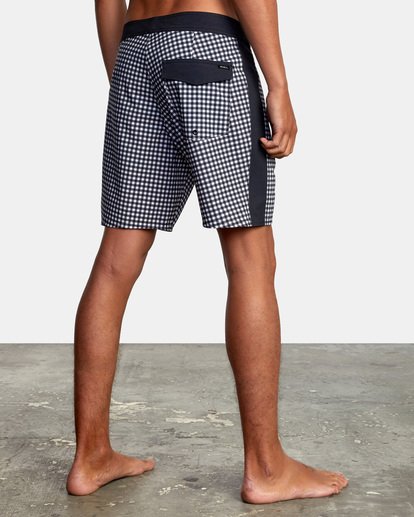 5 Apex Boardshorts 18" Black M1042RLT RVCA