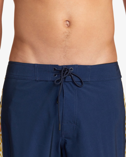 8 Apex Boardshorts 18" Blue M1042RLT RVCA