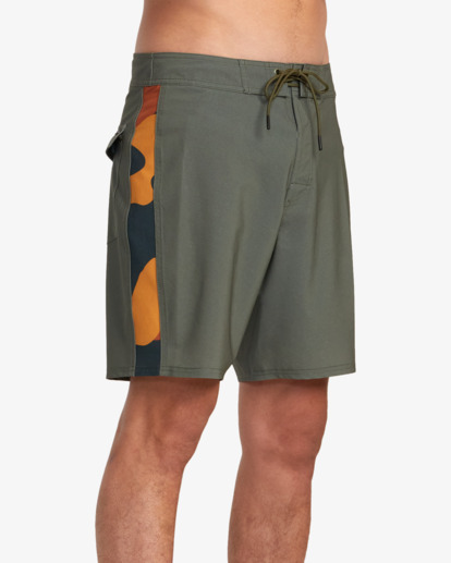 6 Apex Boardshorts 18" Red M1042RLT RVCA