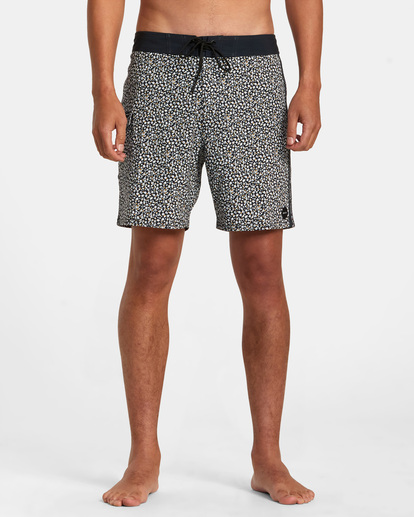 1 Restless Boardshorts 17" Black M10625RT RVCA