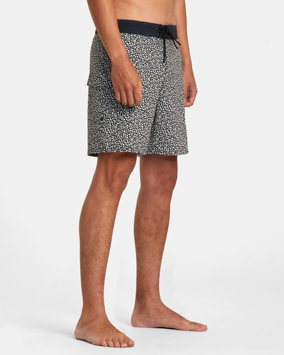 6 Restless Boardshorts 17" Black M10625RT RVCA