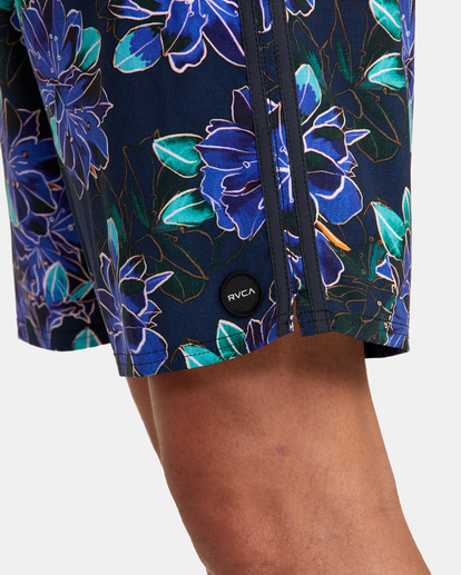 7 Restless Boardshorts 17" Black M10625RT RVCA