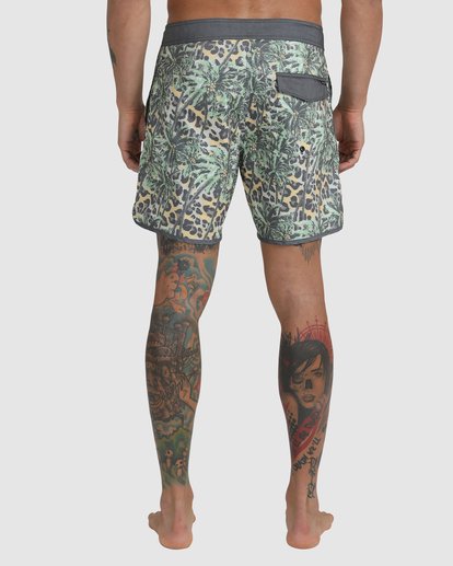 2 Freeport Boardshorts 16" Green M1072RFT RVCA