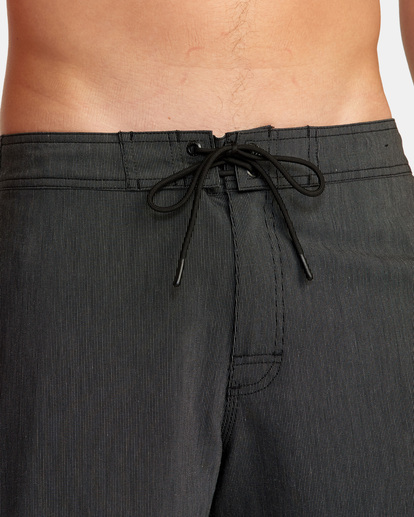 3 Freeport Boardshorts 16" Black M1072RFT RVCA