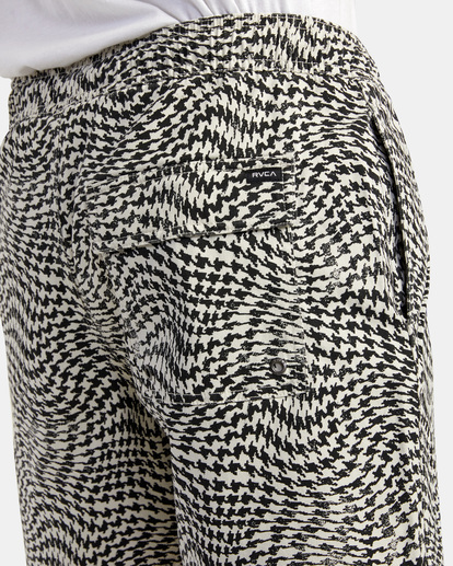 7 Escape Print Elastic Waist Walkshorts 17” Black M2011REP RVCA