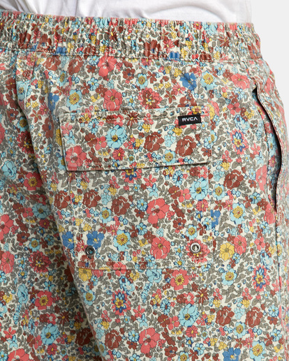 8 Escape Print Elastic Waist Walkshorts 17” White M2011REP RVCA