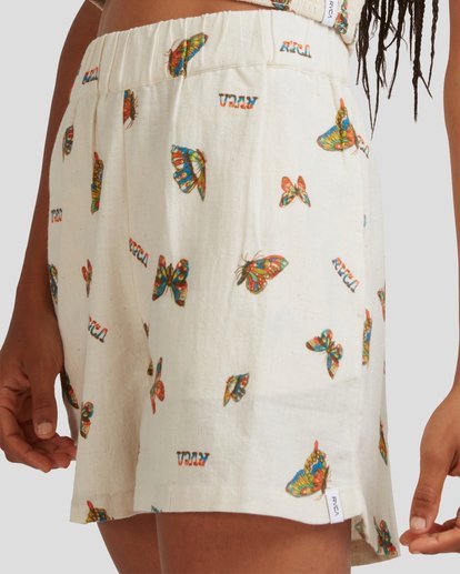 6 Mel G Flutter Pops Short White UVJNS00102 RVCA